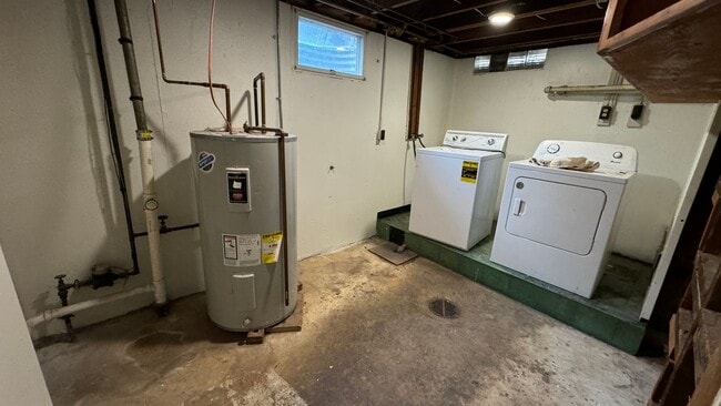 Building Photo - 4 Bed 2 Bath Home - North Fargo