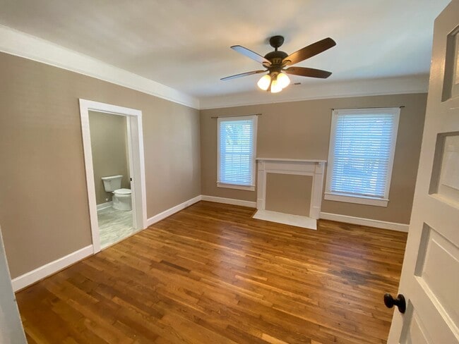 Building Photo - Beautiful 3 Bed 3.5 Bath House