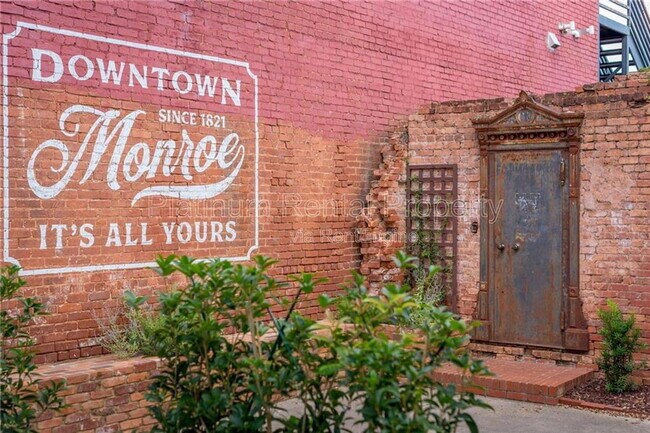 Building Photo - 244 Stonecreek Bnd