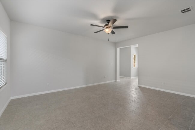 Building Photo - 466 Spinnaker Loop