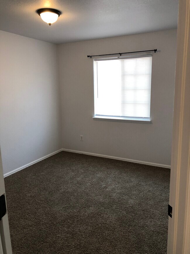 Building Photo - 955 Winebrook Way