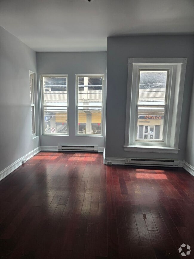 Building Photo - 817 Linden St