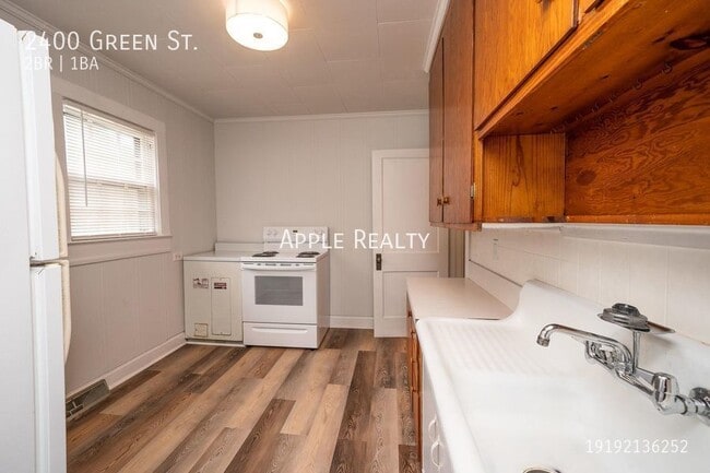 Building Photo - 2400 Green St