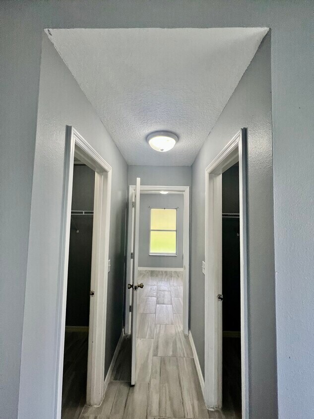 Building Photo - 824 Shore Breeze Way