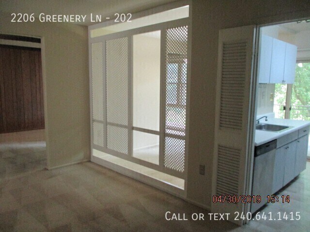Building Photo - 2206 Greenery Ln