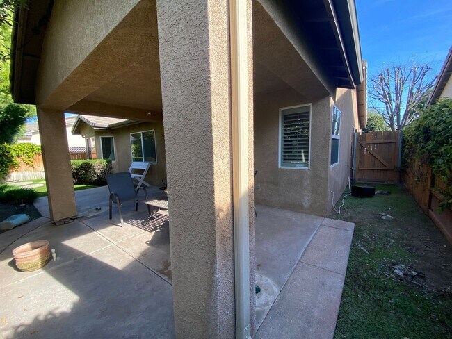 Building Photo - Gated Community of Grand Island in Seven Oaks 2 BD 2 BA Gorgeous House