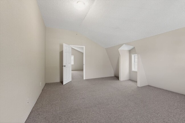 Building Photo - Charming 3BR Duplex in Dunmore