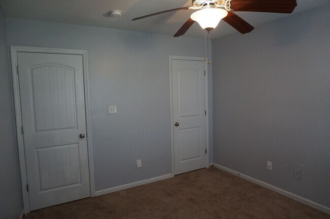 Building Photo - 3 Bedroom 2.5 Bathroom with a Bonus Room located in The Cottages at Petersburg Subdivision, Richl...