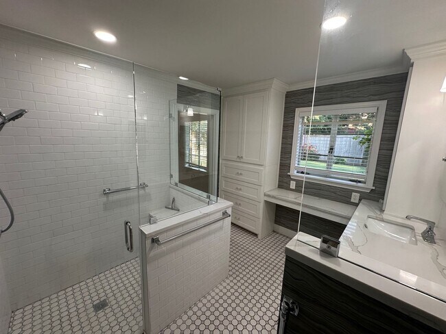 Building Photo - Must see, beautiful home!