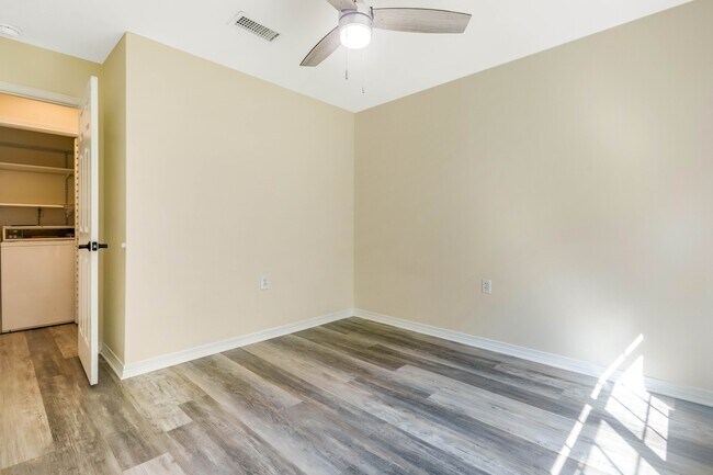 Building Photo - 1356 Sterling Point Dr