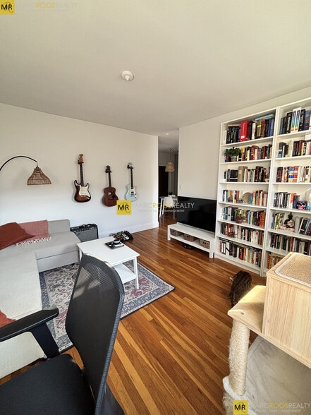 Building Photo - 52 Strathmore Rd