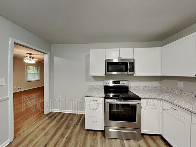 Building Photo - 871 Pineglen Cove