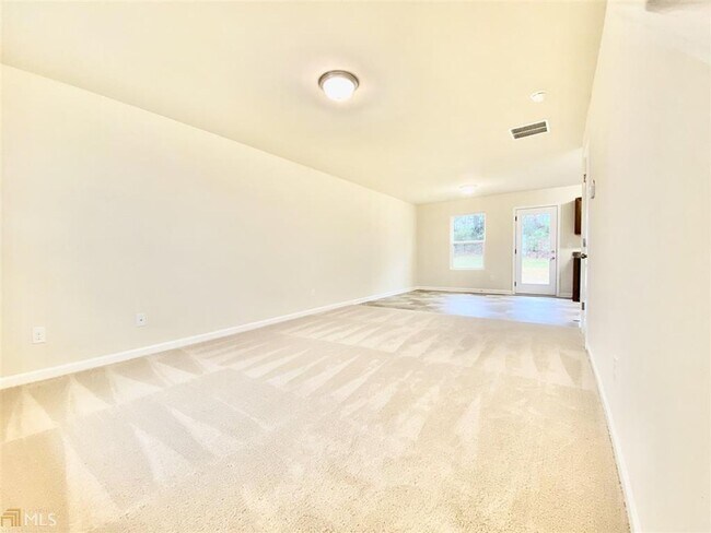 Building Photo - Wow! Like new, 3 bed, 2.5 baths, tile floo...