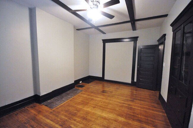 Building Photo - 131 W 8th Ave