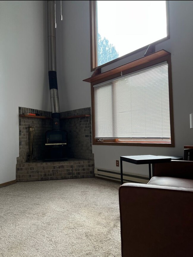 Primary Photo - 222 Timberline Dr