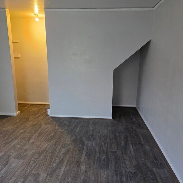 Building Photo - 1411 NW Carden Ave