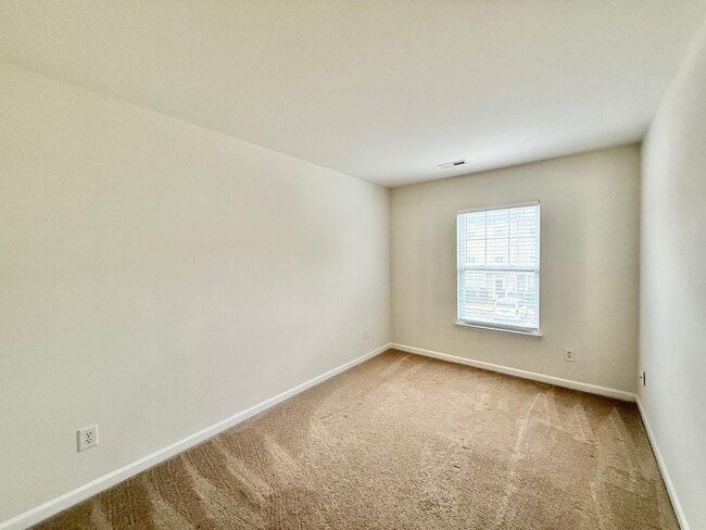 Building Photo - **OFFERING RENT PROMOTION FOR FIRST 6 MONTHS, WAIVED APPLICATION FEES & $100 MOVE IN PROMOTION** ...