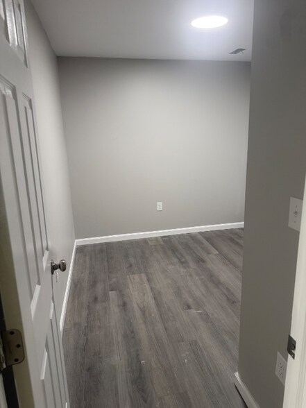 Building Photo - 3568 3rd Ave