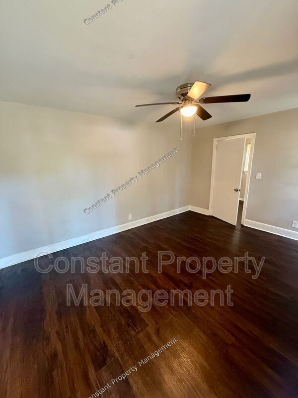 Building Photo - 1533 Engle Dr