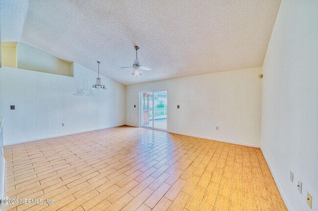 Building Photo - 5628 Loma Vista Dr W