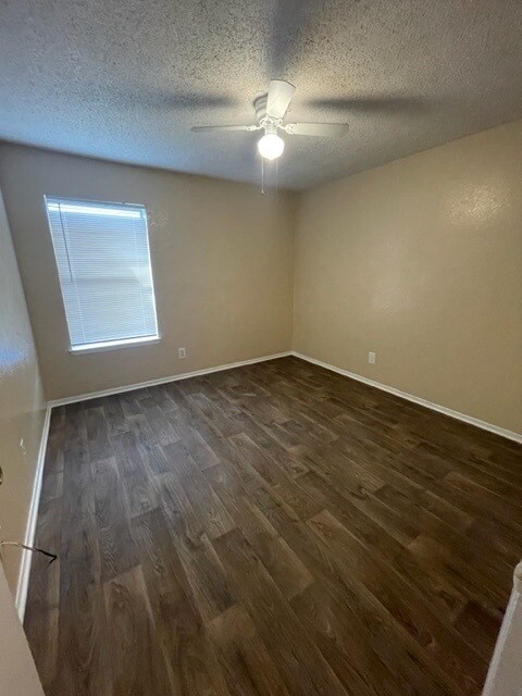 Building Photo - 3229 Bonnie Dr