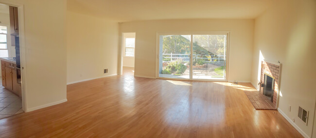 Building Photo - 26541 Mazur Dr