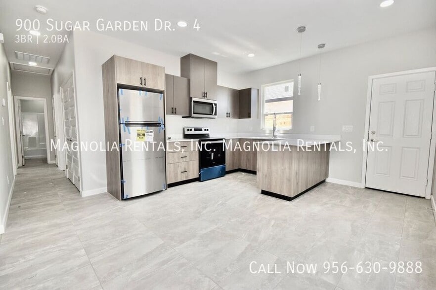 Building Photo - 900 Sugar Gdn Dr