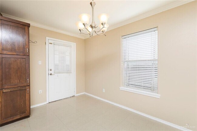 Building Photo - 17 S 48th Ln