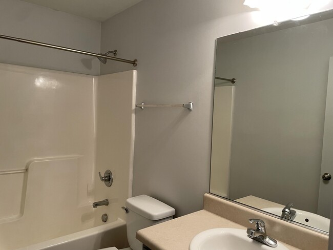 Building Photo - 154 Fox Haven Dr