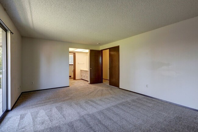Building Photo - Beautiful View-Quiet Twin Lakes Neighborhood