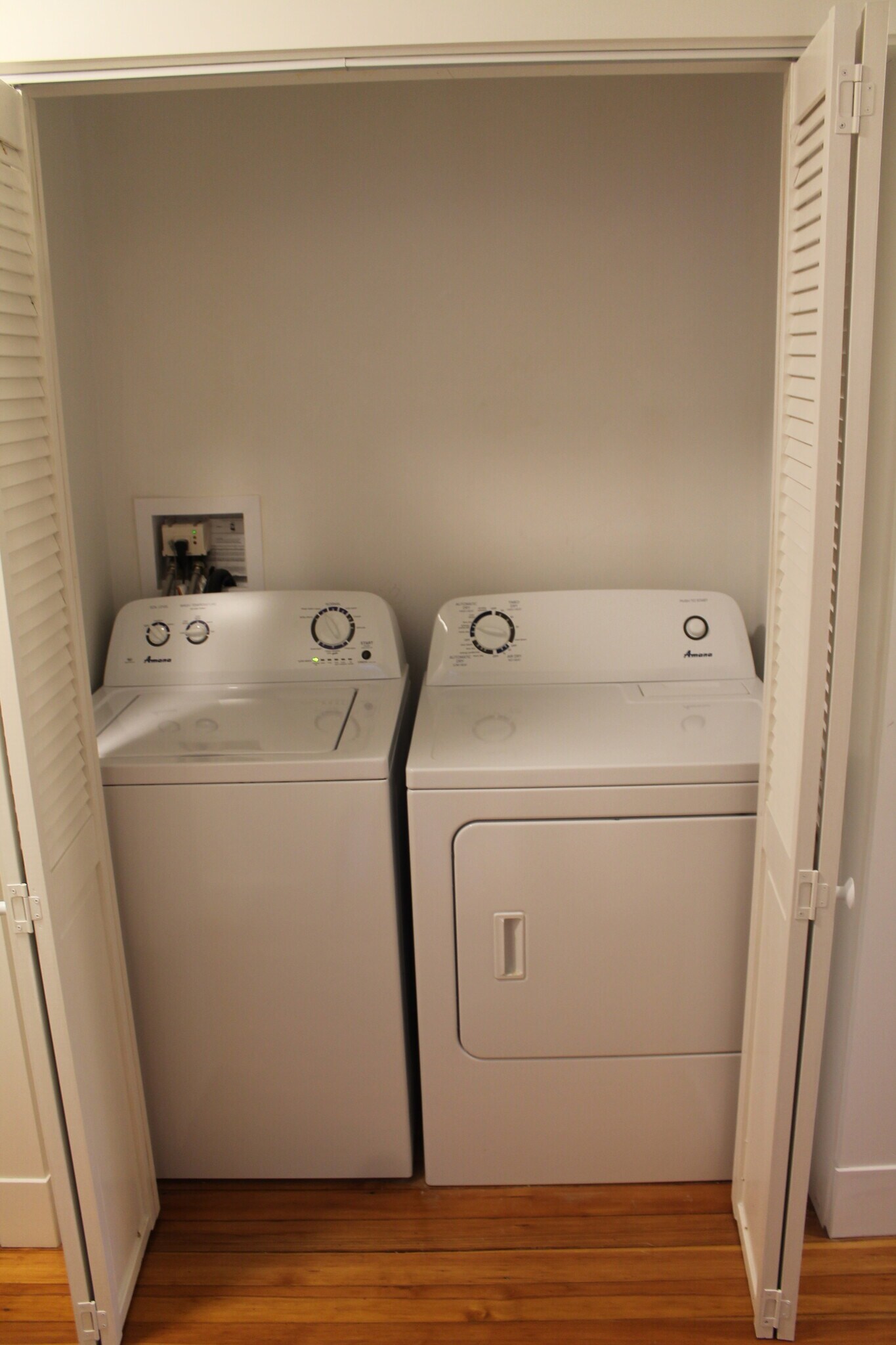 Building Photo - 17 Beechwood Ave