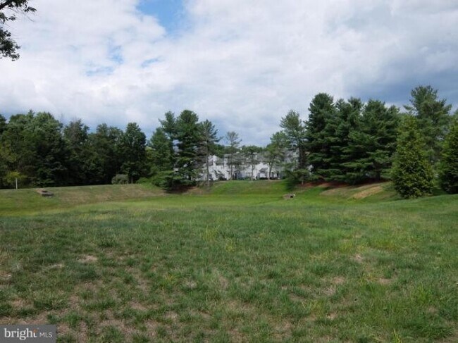 Building Photo - 202 Salem Ct