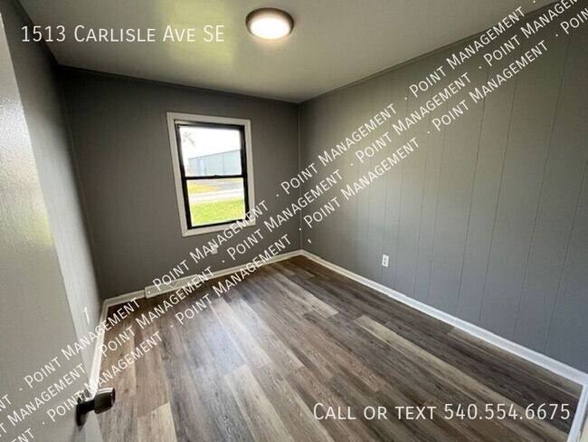 Building Photo - 1513 Carlisle Ave SE