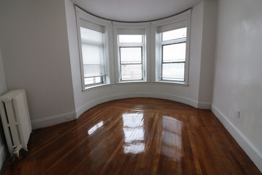 Primary Photo - 409 Huntington Ave