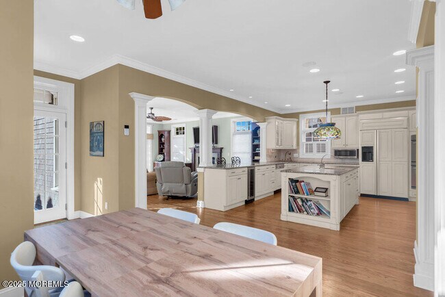 Building Photo - 412 Chicago Blvd