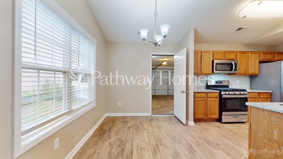 Building Photo - 161 Greystone Cir