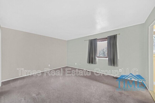 Building Photo - 704 Worthington Dr