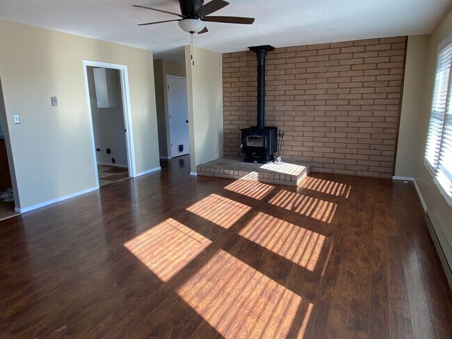 Building Photo - 3 Bedroom, 2 Bathroom Home in Edgewood, NM