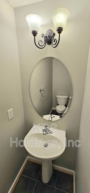 Building Photo - 215 Bayberry Ln