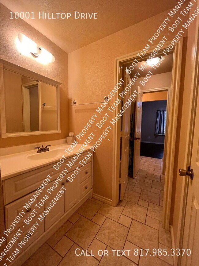 Building Photo - 10001 Hill Top Dr