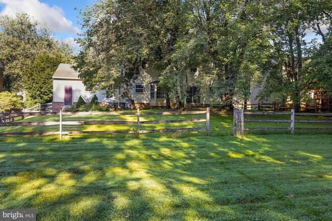 Building Photo - 8208 Gainsborough Ct W