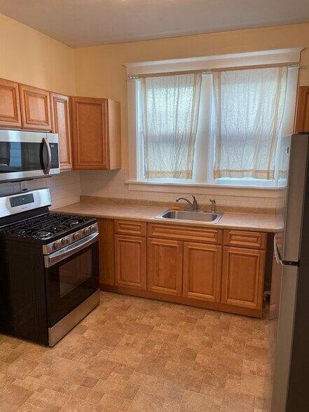 Building Photo - 847 Jay St