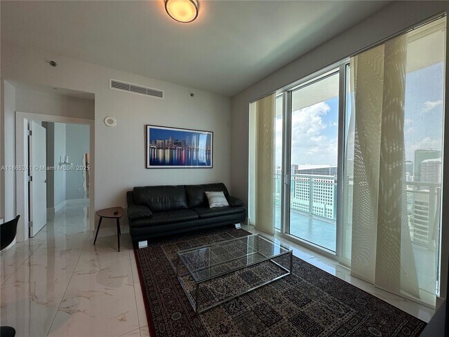 Building Photo - 950 Brickell Bay Dr
