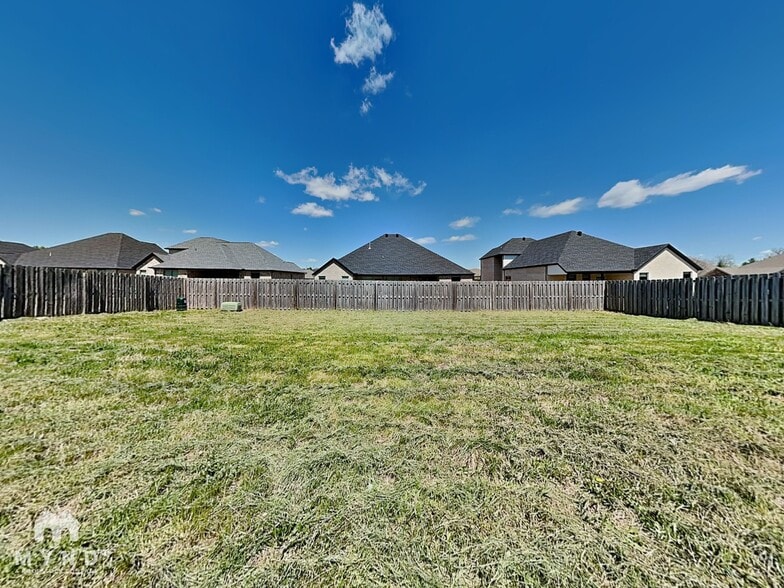 Building Photo - 1410 Abbey Ln