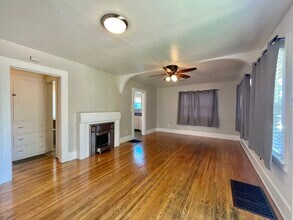 Building Photo - ADORABLE 4 bedroom standalone home - AVAIL...