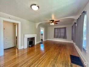 Building Photo - ADORABLE 4 bedroom standalone home - AVAIL...