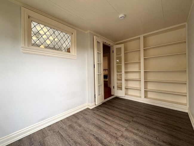 Building Photo - Charming Craftsman Style Home for Rent in ...