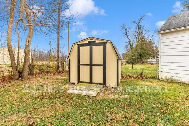 Building Photo - 11025 Rosewood Dr