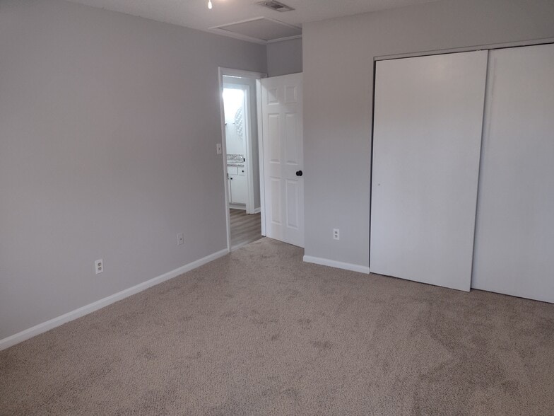 Building Photo - 1628 Cedarview Ct