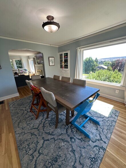 Dining room off kitchen and living room - 1045 Pacific Ter